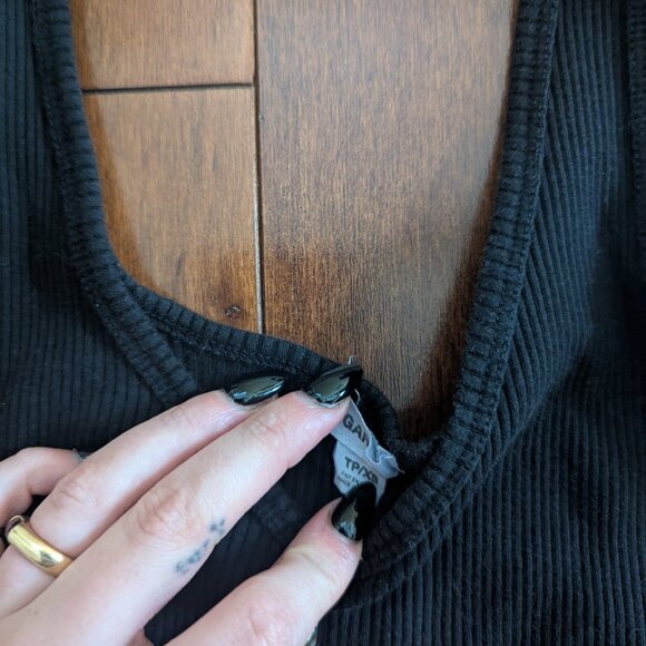 3/$20 GARAGE BLACK RIBBED TANK TOP - Picture 2 of 2